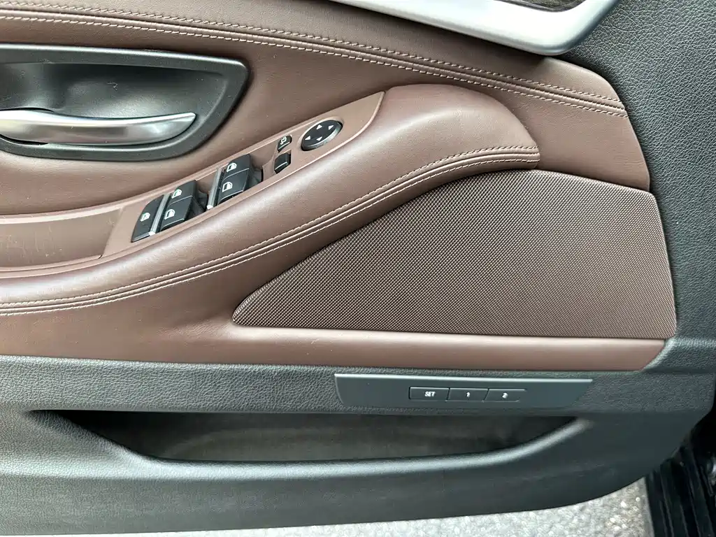 BMW 5 Series — миниатюра 26