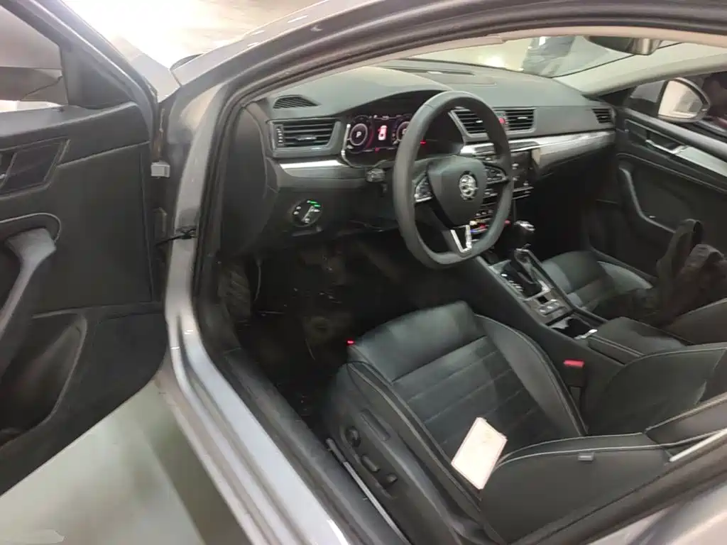 Skoda Superb — миниатюра 16