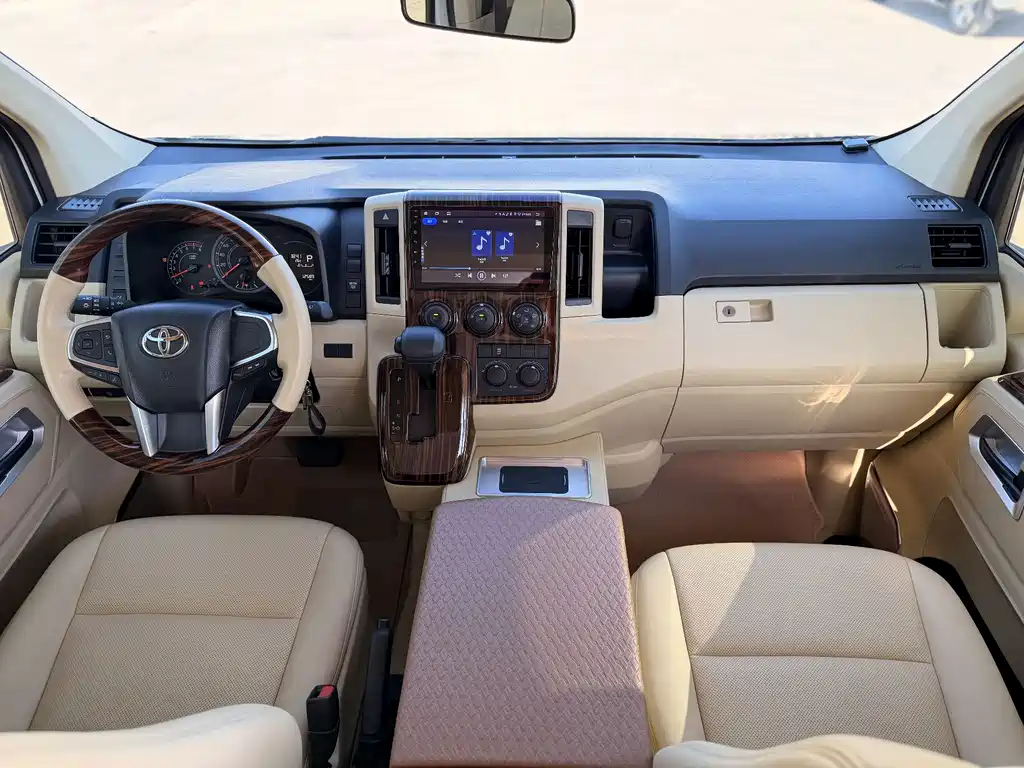 Toyota Hiace — миниатюра 11