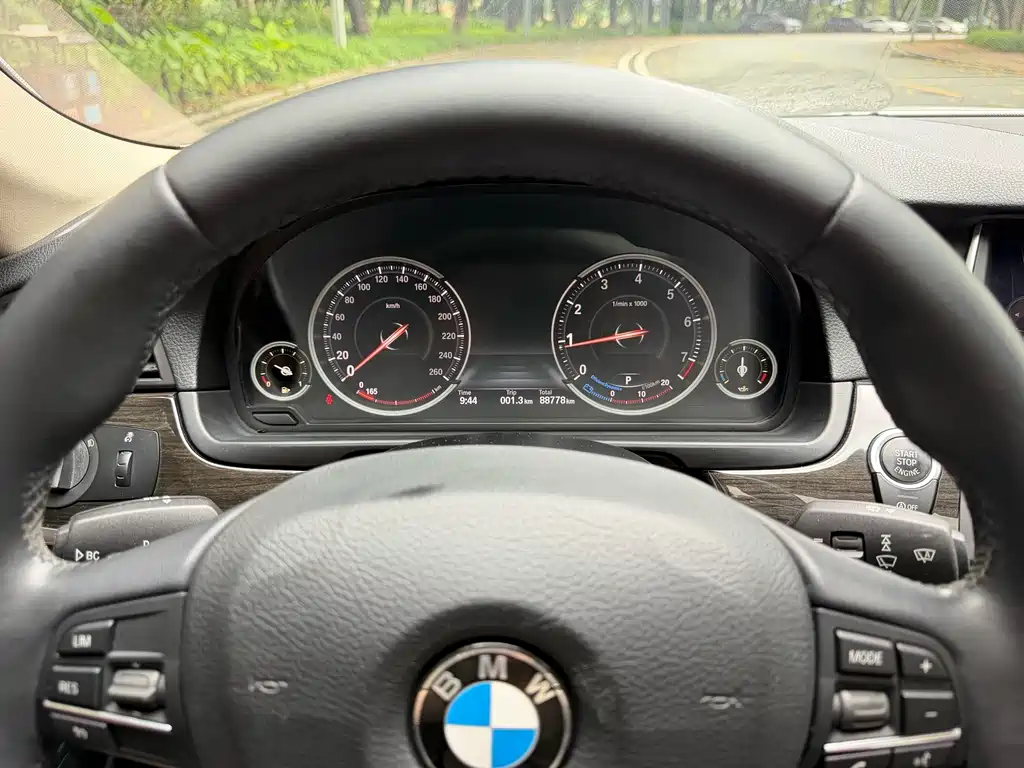 BMW 5 Series — миниатюра 14