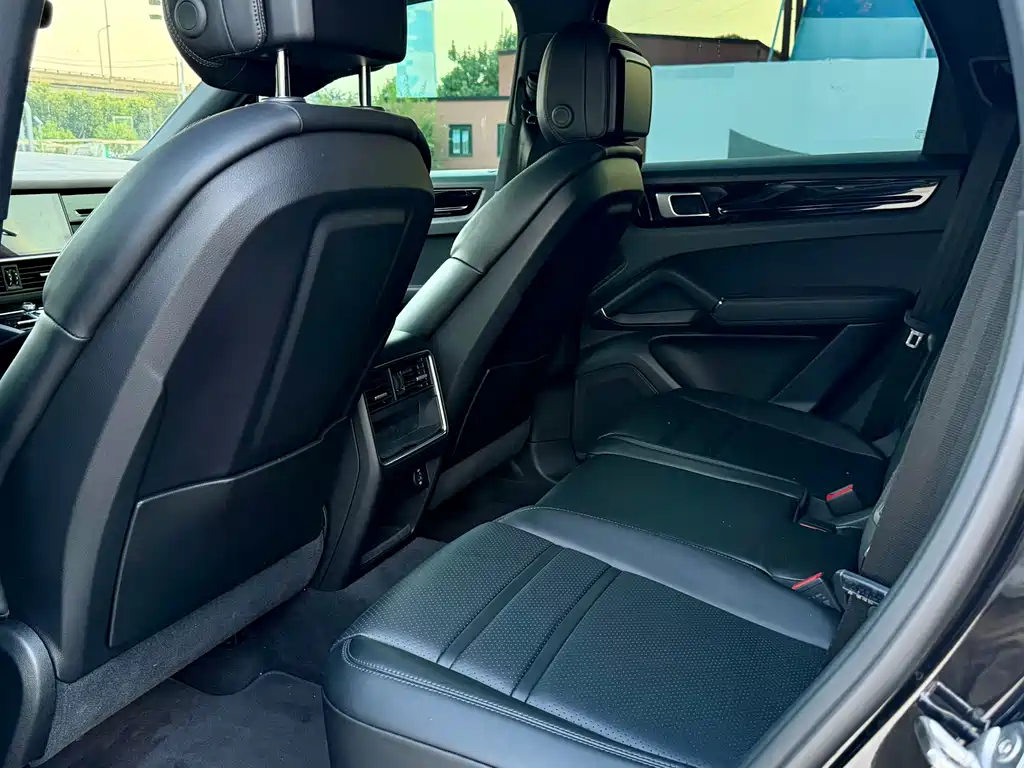 Porsche Cayenne — миниатюра 9