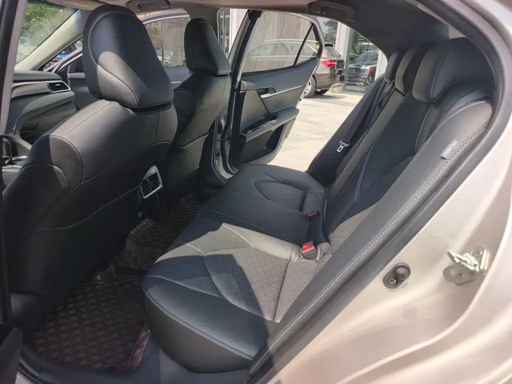 Toyota Camry — миниатюра 11