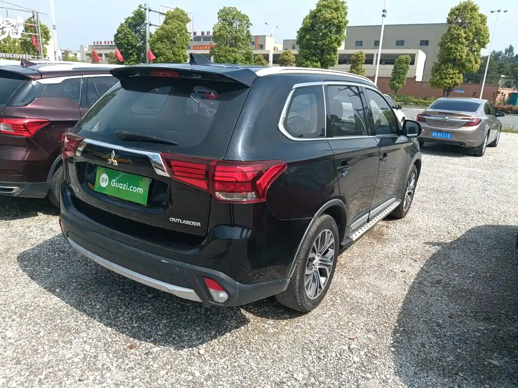 Mitsubishi Outlander — миниатюра 5