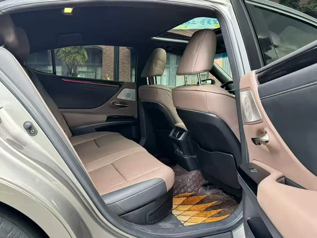 Lexus ES - фото 6