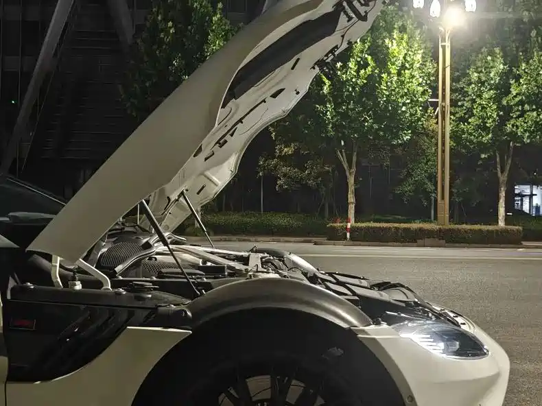 Aston Martin V8 Vantage — миниатюра 4
