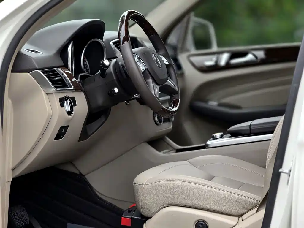Mercedes-Benz M-Class — миниатюра 15