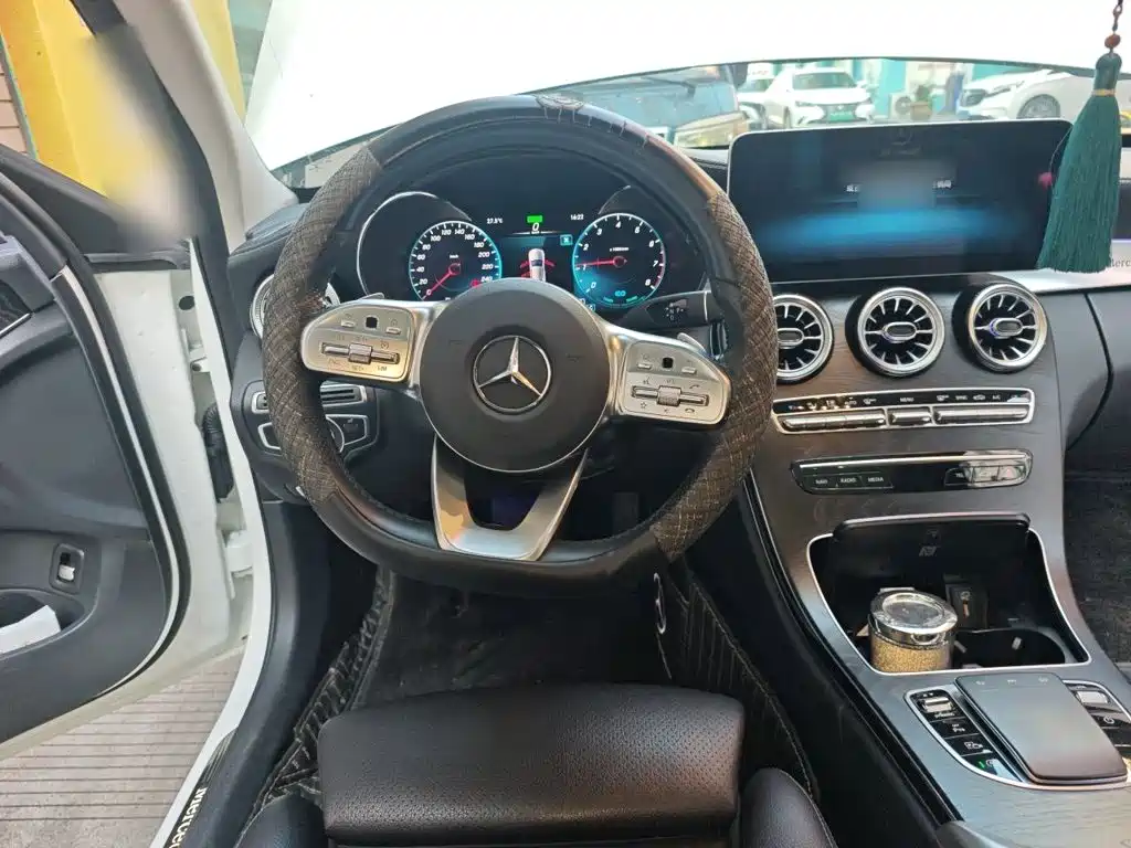 Mercedes-Benz C-Class — миниатюра 13