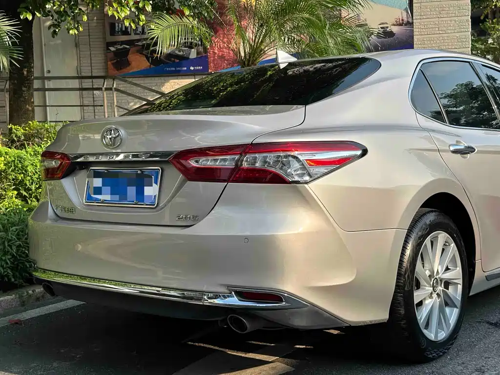 Toyota Camry — миниатюра 8