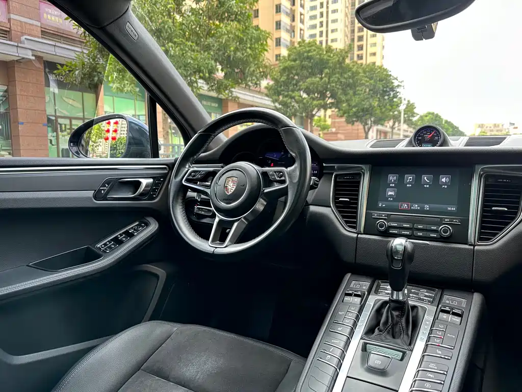 Porsche Macan — миниатюра 22