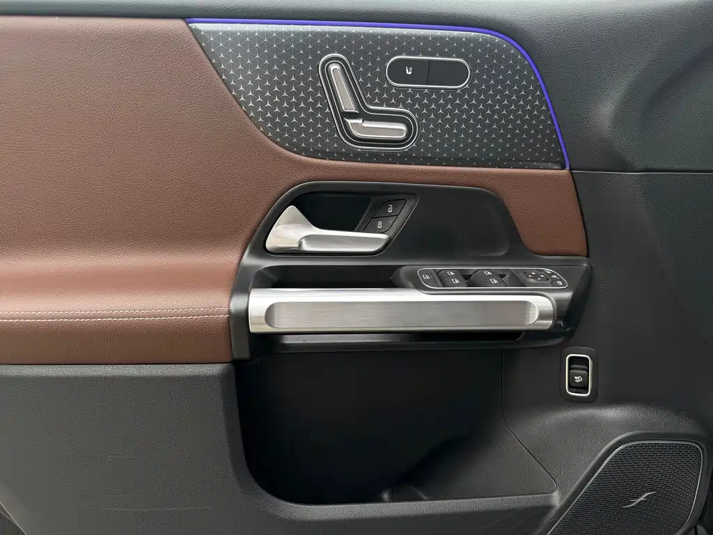 Mercedes-Benz EQB — миниатюра 10