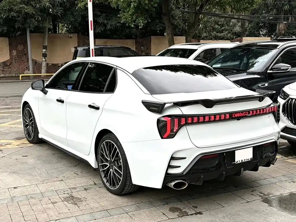 Lynk & Co 03 — миниатюра 16