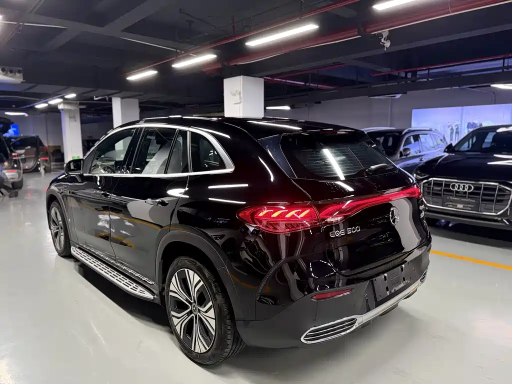 Mercedes-Benz EQE SUV — миниатюра 7