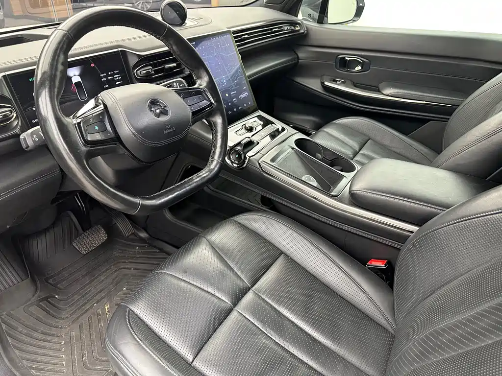 NIO ES8 2020 415KM мест