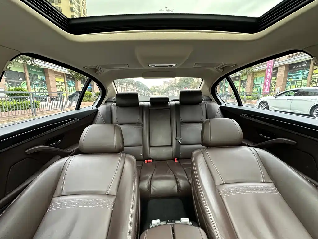 BMW 5 Series — миниатюра 15