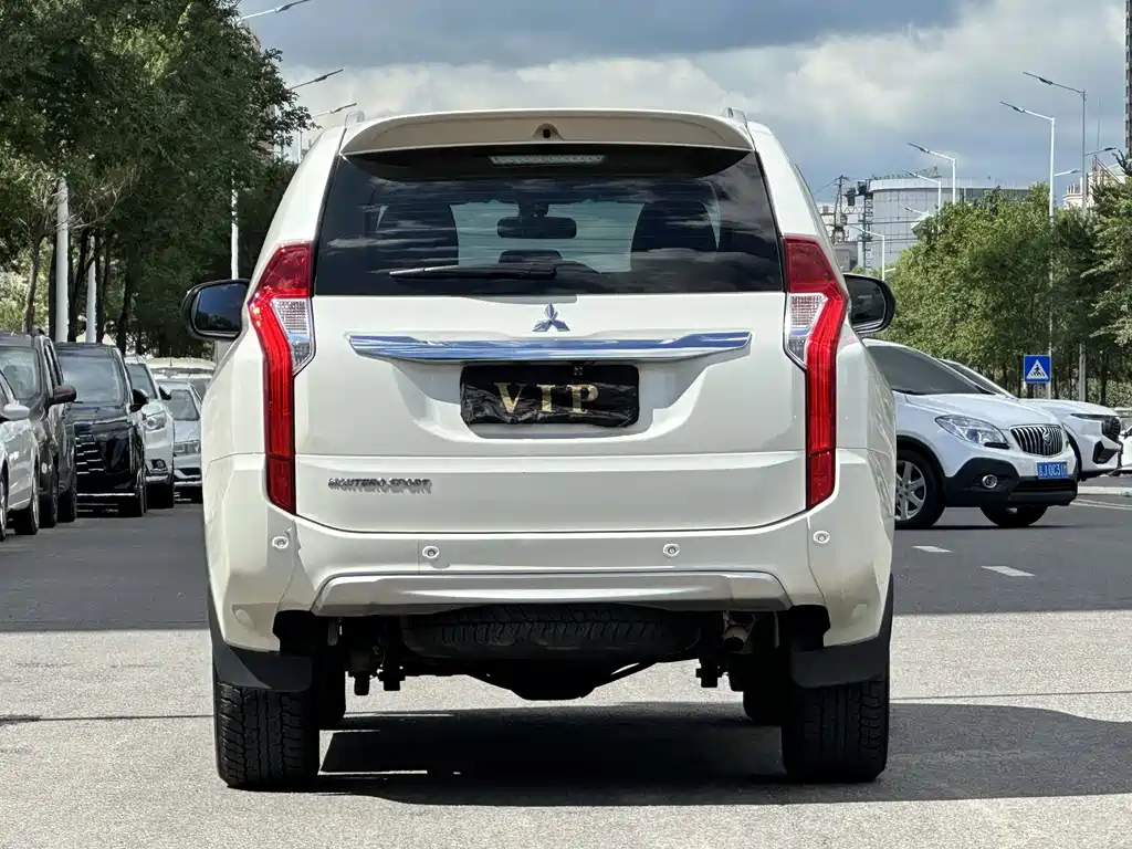 Mitsubishi Pajero Sport (Import) — миниатюра 7