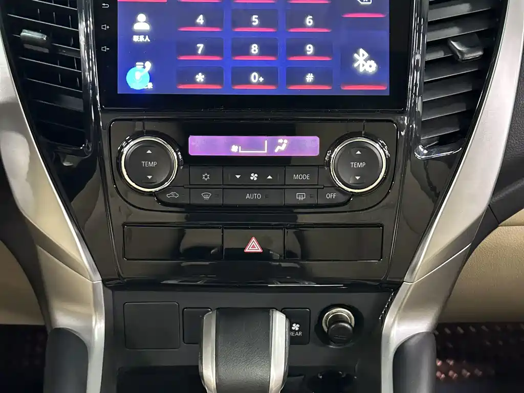 Mitsubishi Pajero Sport (Import) — миниатюра 27