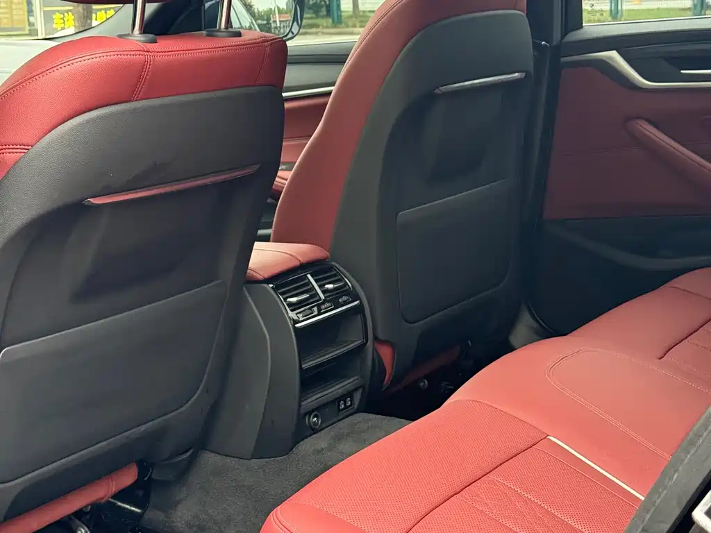 BMW 5 Series — миниатюра 11
