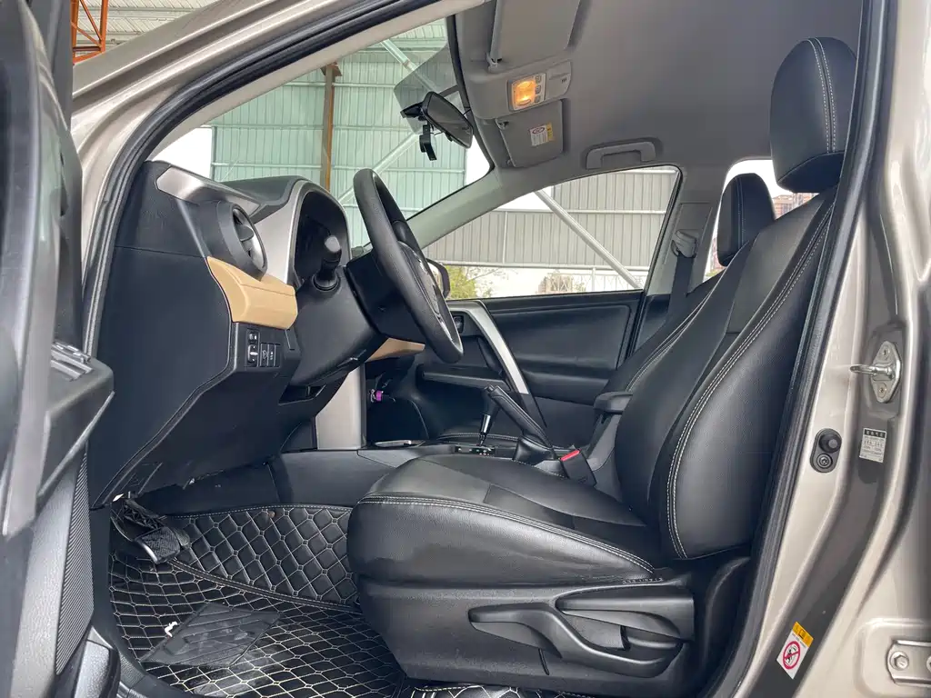 Toyota RAV4 — миниатюра 10