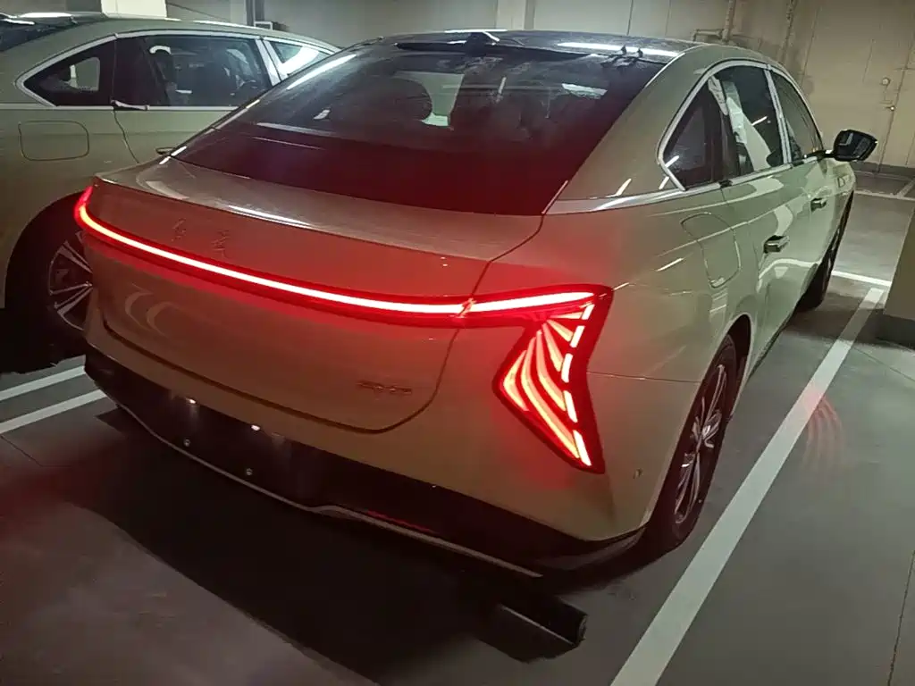 Hongqi EH7 2025 690