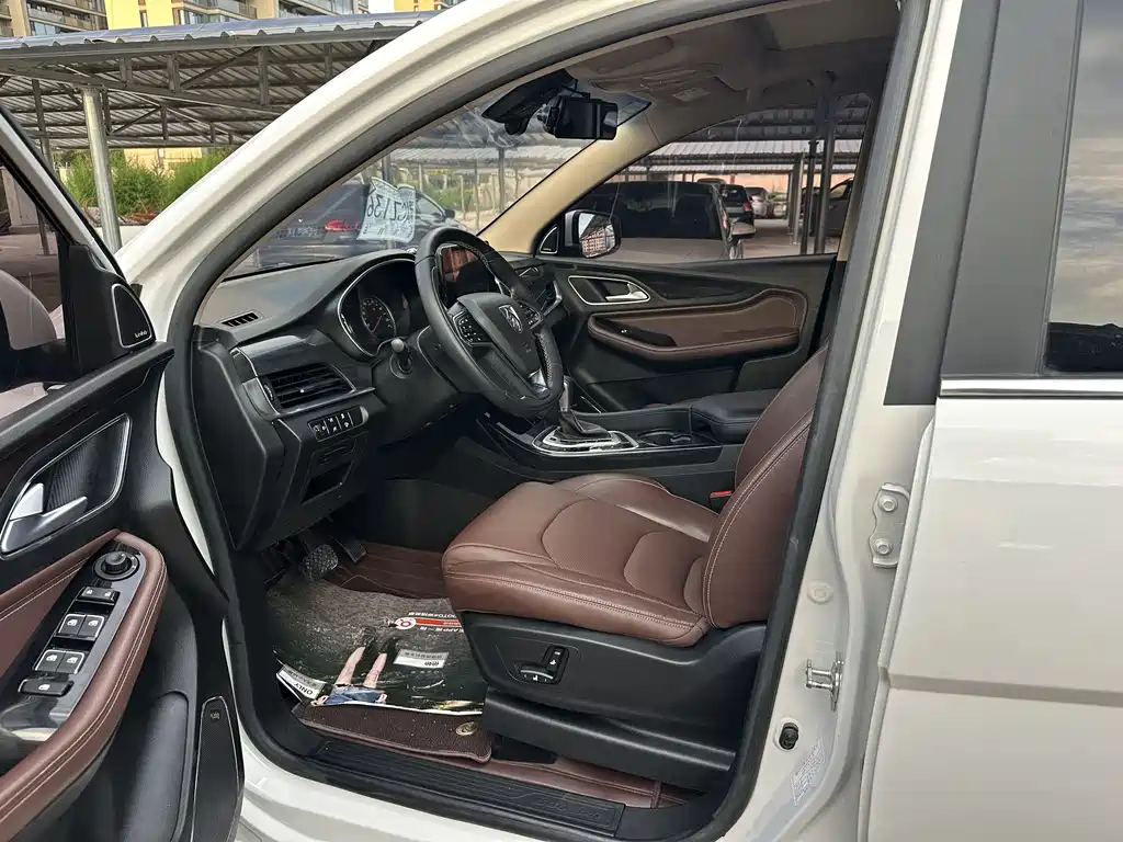 Baojun 560 2017 1.5T DCT Flagship 7 мест