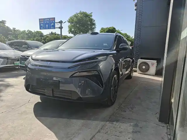 2025 BYD Tang