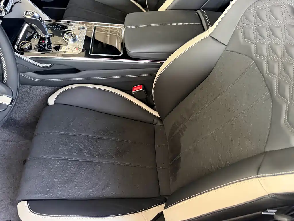 Bentley Flying Spur PHEV — миниатюра 8