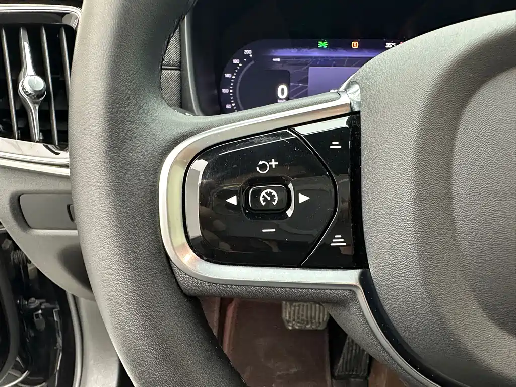 Volvo S90 — миниатюра 31
