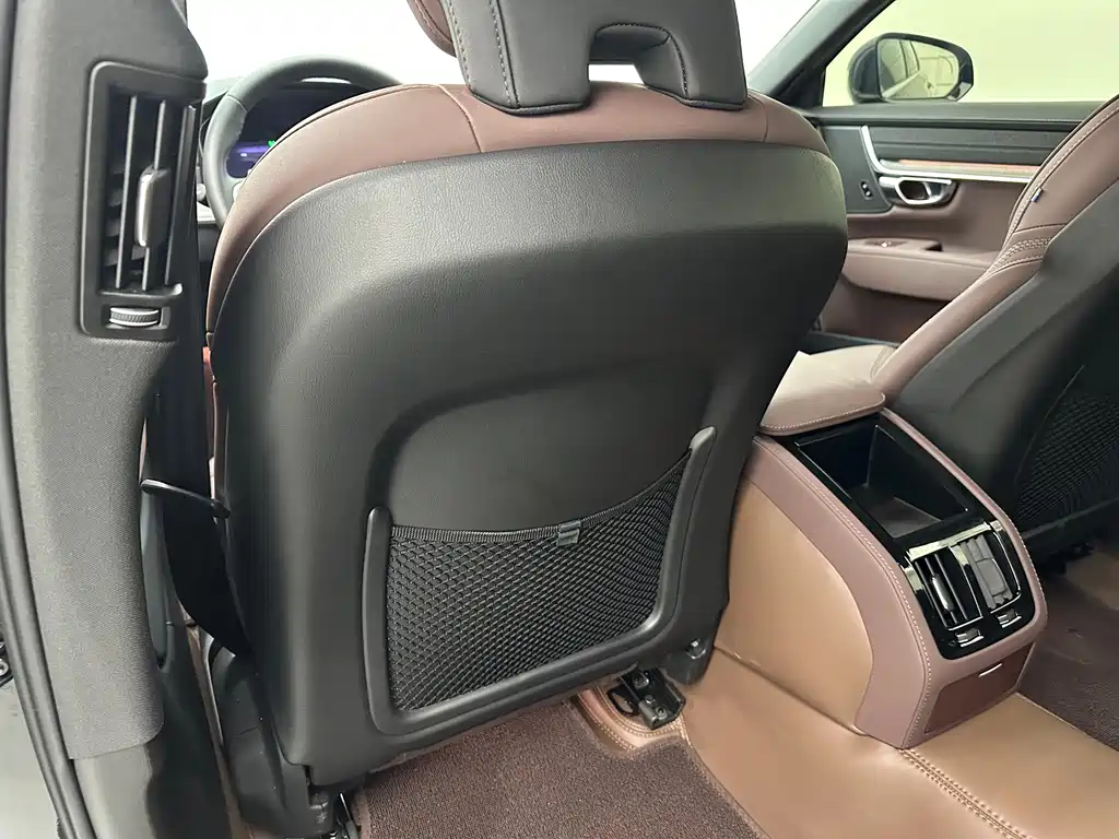 Volvo S90 — миниатюра 48