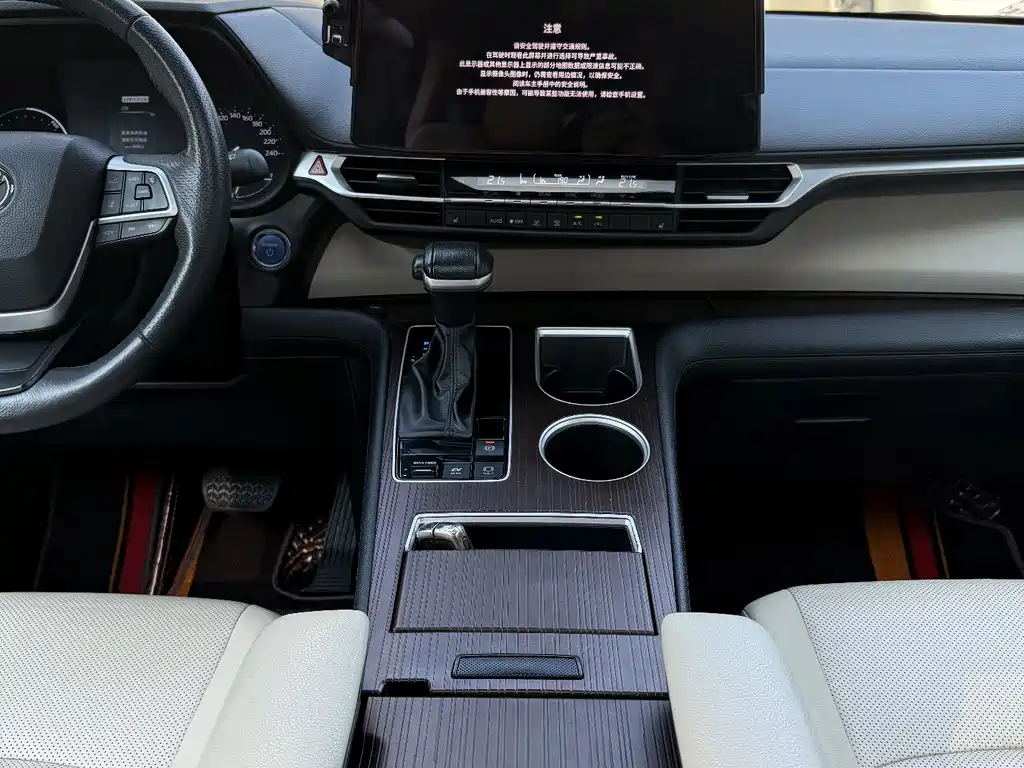 Toyota Granvia 2024 2.5L Luxury PLUS
