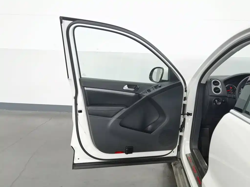 Volkswagen Tiguan — миниатюра 8