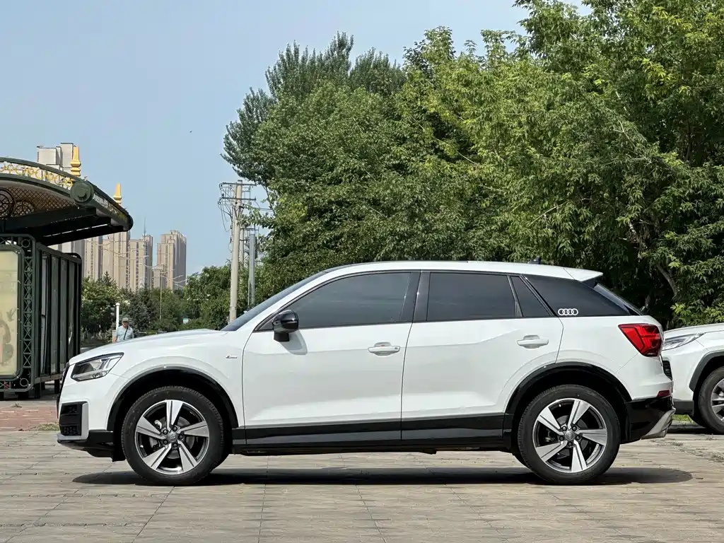 Audi Q2L 2020 35 TFSI Fashion