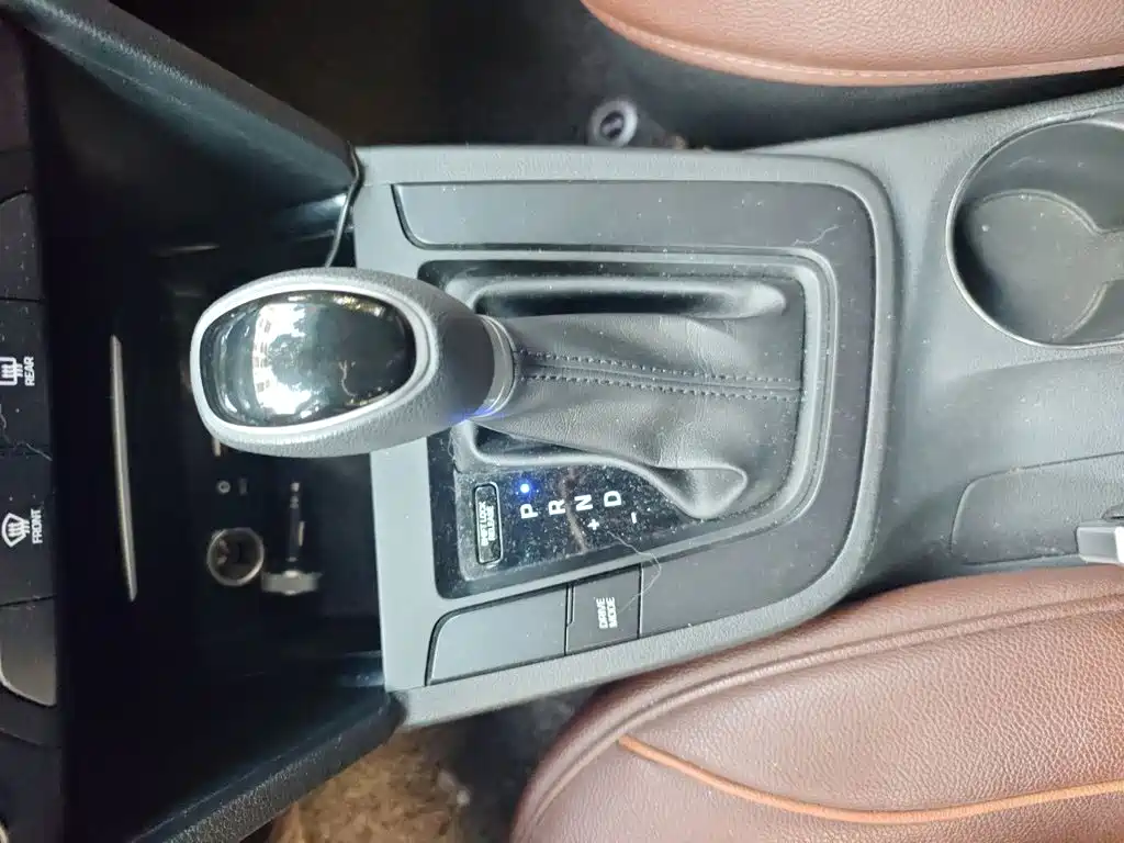 Hyundai Elantra — миниатюра 10