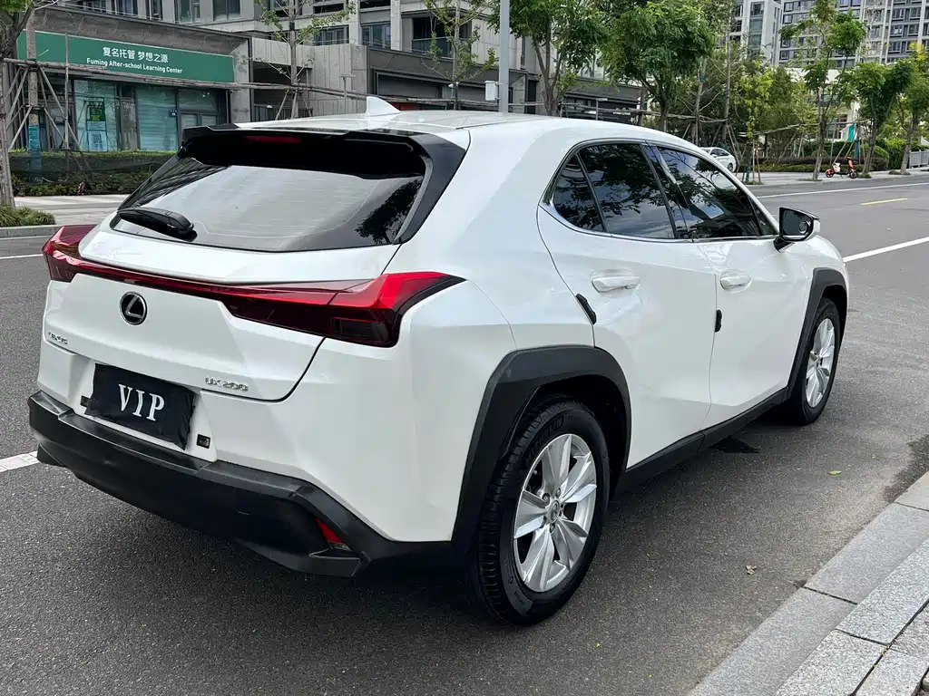 Lexus UX — миниатюра 17