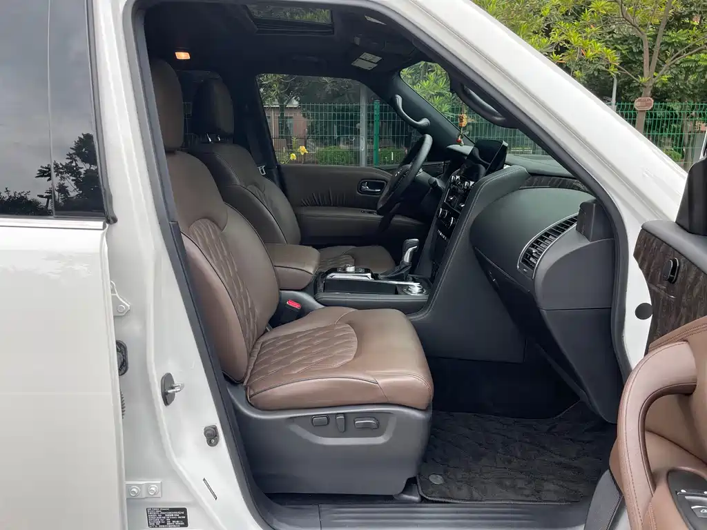 Nissan Patrol — миниатюра 7