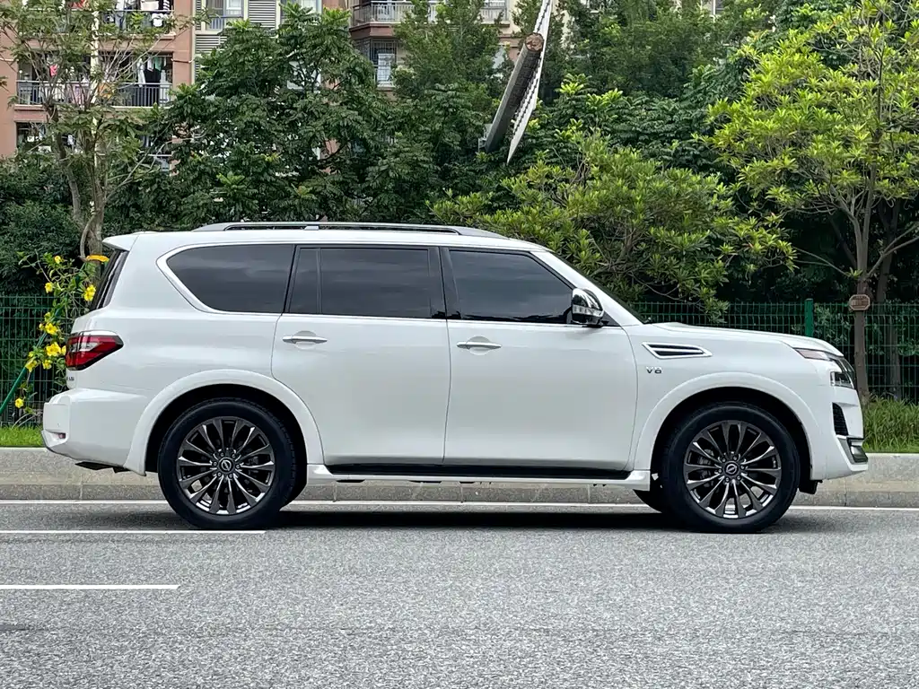Nissan Patrol — миниатюра 20