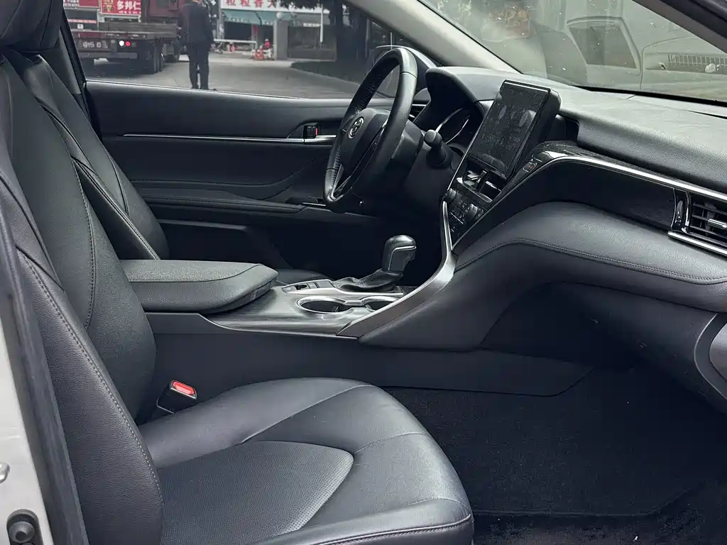 Toyota Camry 2021 2.0G Luxury