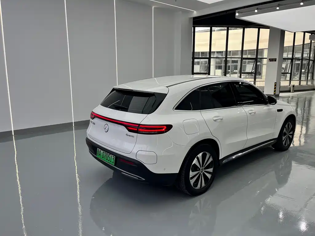 Mercedes-Benz EQC — миниатюра 9
