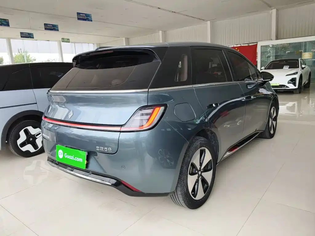 Baojun Yunduo — миниатюра 7