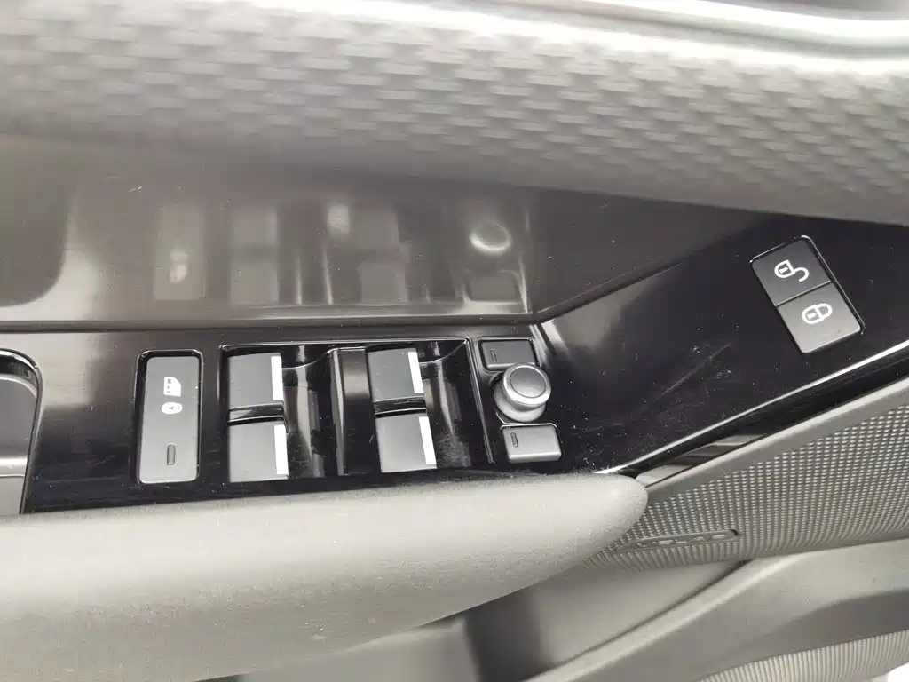 Land Rover Velar — миниатюра 9
