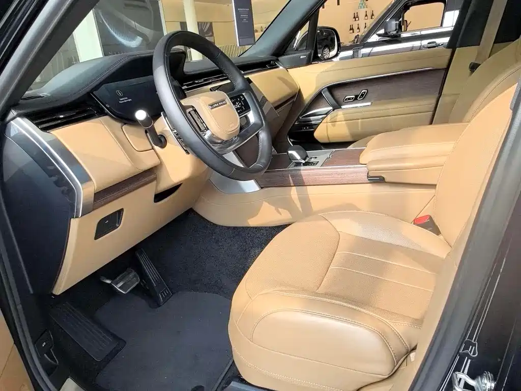 Land Rover Range Rover 2026 3.0 L6 400PS SE