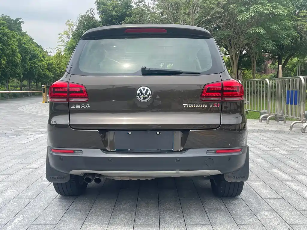 Volkswagen Tiguan 2015 1.8TSI AT Luxury