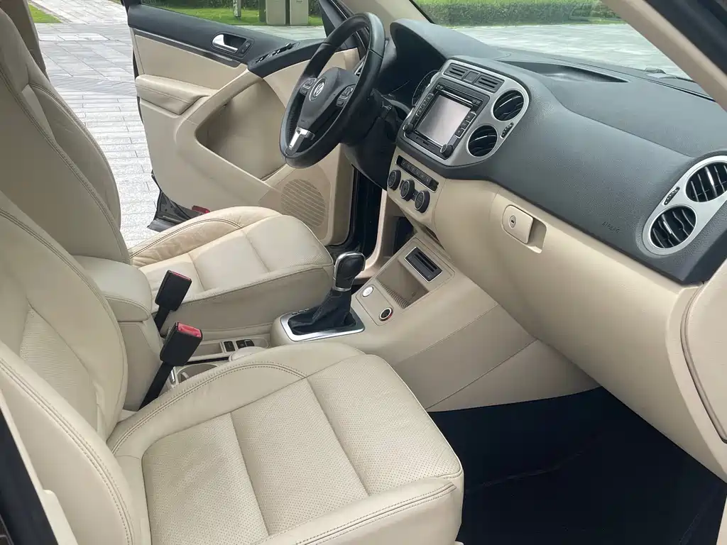 Volkswagen Tiguan 2015 1.8TSI AT Luxury