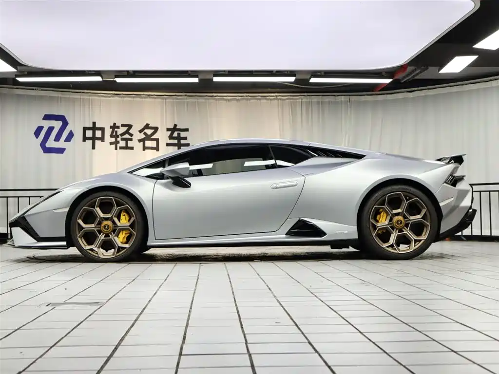 LAMBORGHINI HURACÁN