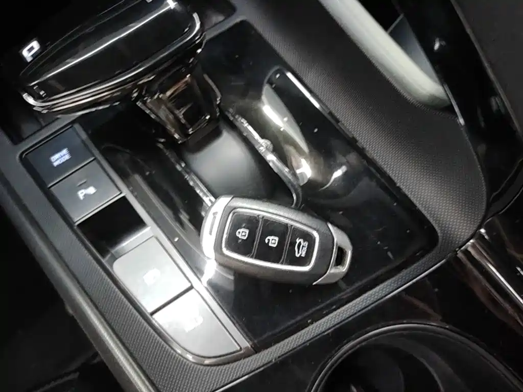 Hyundai Elantra — миниатюра 9
