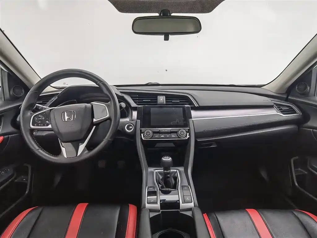 Honda Civic 2016 220TURBO MT Luxury