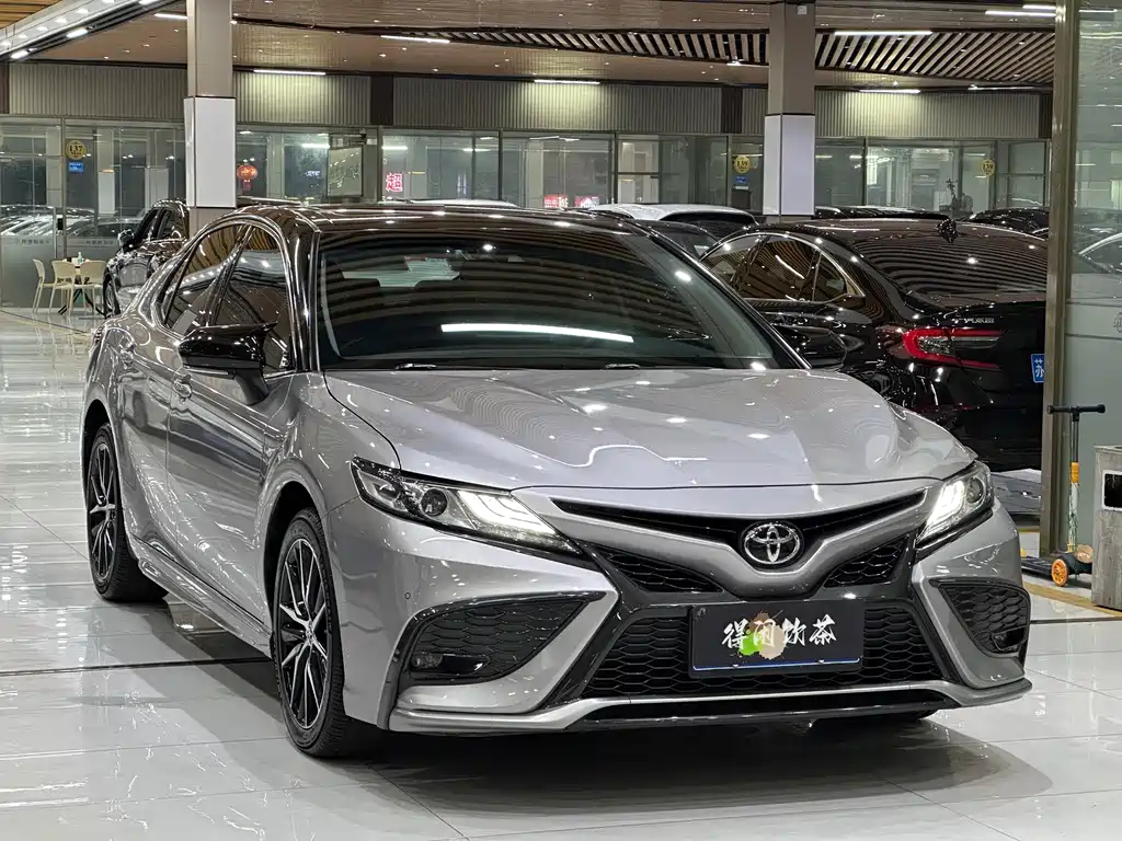 Toyota Camry — миниатюра 2