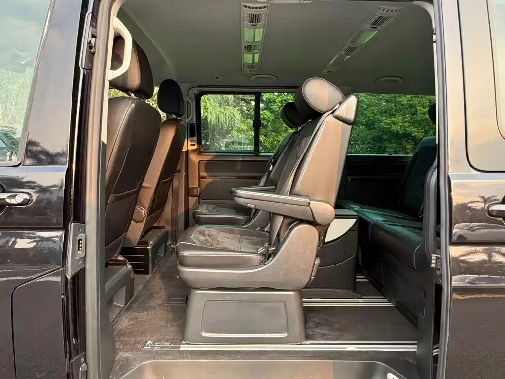 Volkswagen Multivan — миниатюра 8