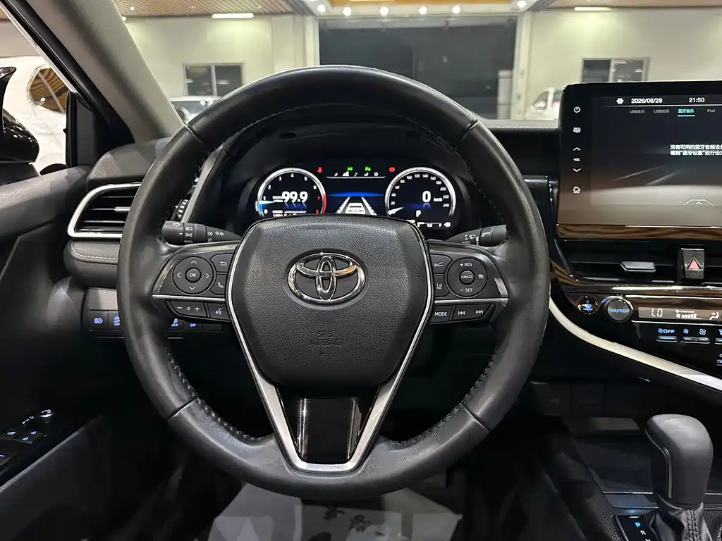 Toyota Camry — миниатюра 8
