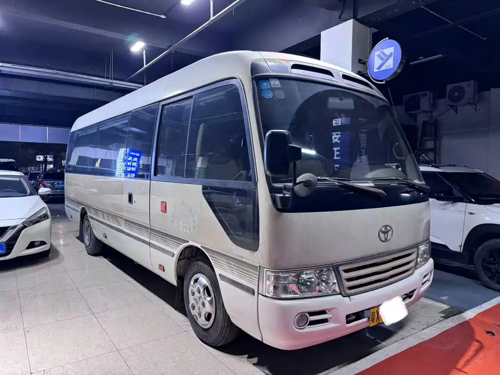 Toyota Coaster — миниатюра 3