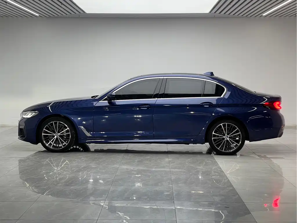 BMW 5 Series — миниатюра 7
